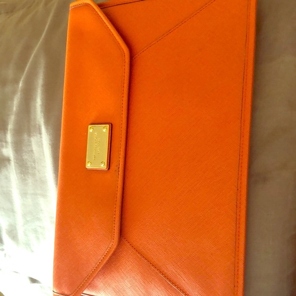 Michael Kors Handbags - Michael kors clutch Michael Kors Handbags - Michael kors clutch